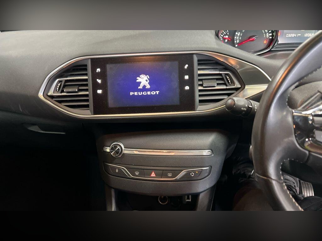 2018 Peugeot 308 thumbnail 10